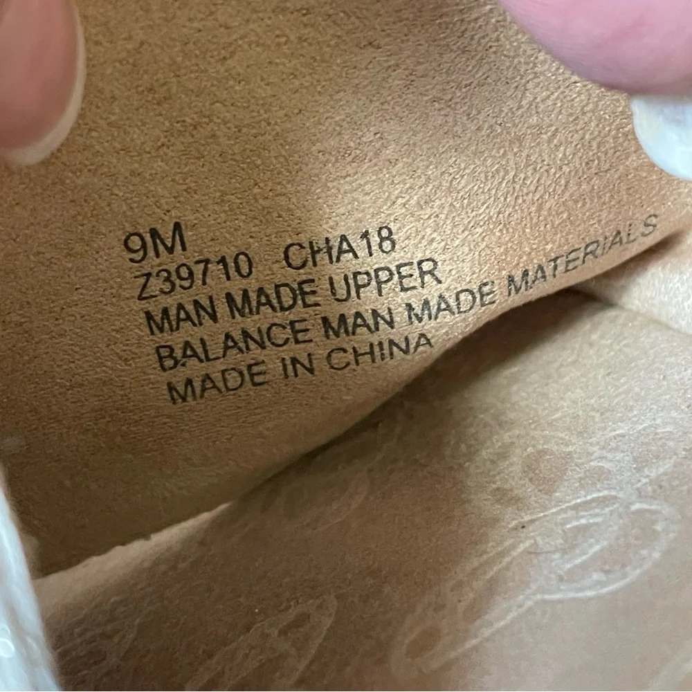 Born beige flat Sandals flower top Womens 9M - Picture 6 of 7